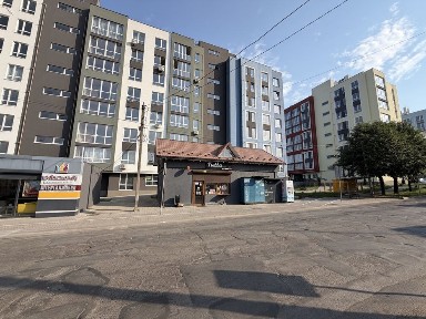 Здається фасадне приміщення в новобудові
