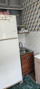 2 кімнатна. Поруч сквер. Кімнати роздільні. Не кутова. ГАЗ. Ремонт.