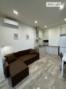 Здам подобово 1к квартиру на вул. Степана Бандери 15 • ID 32464434