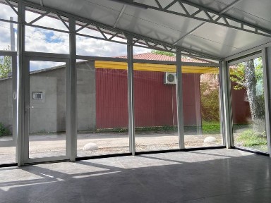 Здається маф. Центр міста, поряд з будинком Юстиціі