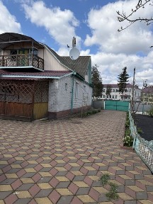 Продам будинок з кіоском в центрі села Лосинівка