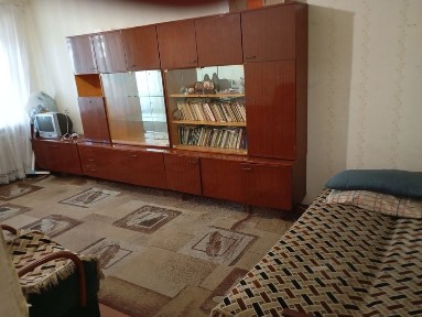 Продам 2-х к. кв. 3/5 Вул. Рекордна 45кв. м.