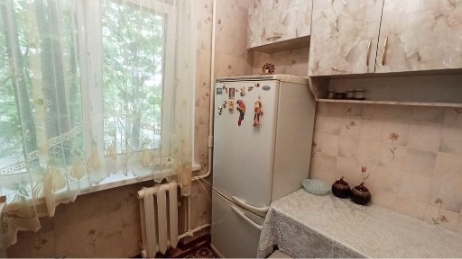 Продам 2-к. квартиру в центре. 2-й этаж!