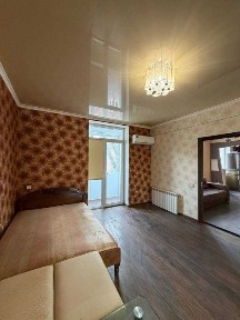 Продаж 2-кімнатної квартири - 96 квартал. Центр.