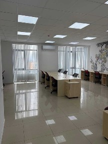 Продаж 3-к квартири з офісним ремонтом, ЖК 