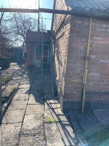 Продам частину будинку в районі училища в гарному і зручному місці