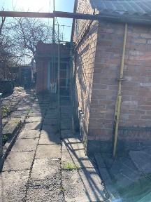 Продам частину будинку в районі училища в гарному і зручному місці