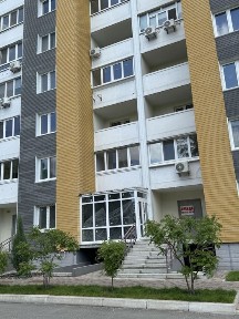 Продається нежитлове приміщення Миколи Вінграновського 2