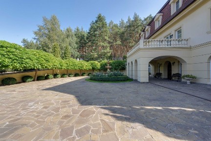 Унікальний будинок в стилі «Версаль» в Києві 600м, сосновий ліс