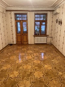 3 комнатная в центре в сталинке