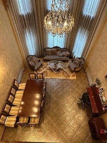 Продаж великого будинку в центрі міста
