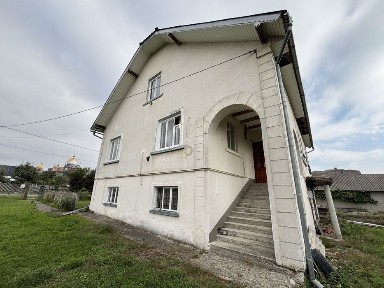 Продається Будинок 239м. 14 соток ділянка. Сілець. Меблі. Криниця. Асфальт