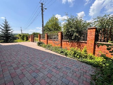 Продаж затишного будинку біля лісу з ділянкою 20 соток