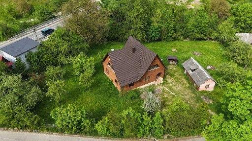 Триповерховий мансардний будинок в Яремче 240 м²