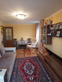 Продається трьохкімнатна квартира в центрі міста Снятин