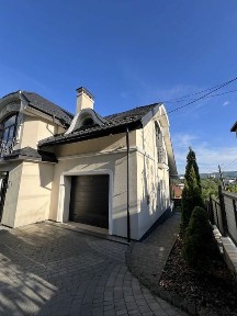 Продається затишний будинок в м. Трускавці