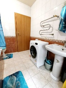 Продам 3 комнатную сталинку. АГВ. Центр
