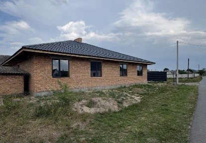Продається будинок на 2 автономні половини з окремими подвірʼями (по 4 сотих кожне) ціна 59 тис.