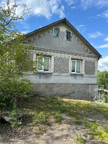Продаж будинку з земельною ділянкою