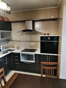 Квартира 2-х кімнатна на вулиці Алма-Атинська м. Київ Дніпровський район поруч з метро Чернігівська, у дворі Детячий садочок, магазин Форма.