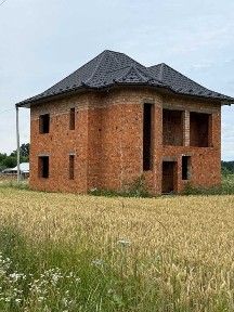 Продається двоповерховий будинок (незавершене будівництво) у селі Стара Жадова
