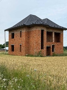 Продається двоповерховий будинок (незавершене будівництво) у селі Стара Жадова