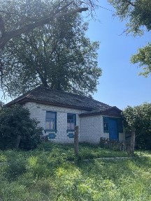 Будинок з сараєм