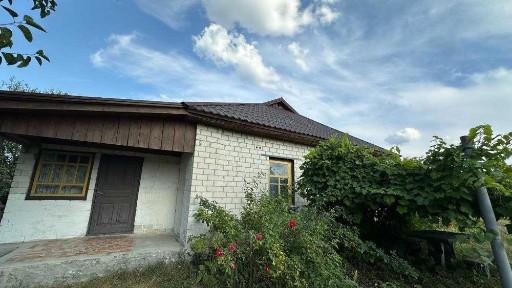 Будинок та 52 соток землі, в 15 км, від міста