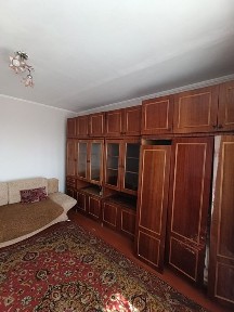 Терміново здається 1 км кварт. Хотинська, вільна, ключі!
