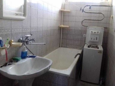 Продам 2 комн квартиру. Е- ВИДНОВЛЕННЯ. Рядом с метро.