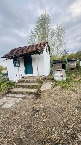 Продаж ділянки 10 сот з будинком. с.Вишня