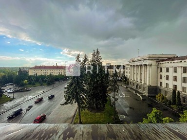 Продаж 3 кім. квартири у самому центрі міста на пр. Волі, 15.