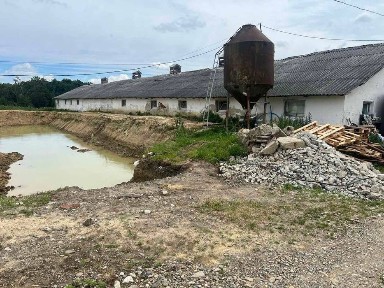 Продаж ферми під свинарник, корівник, конюшню в с. Спаське 10км до Чернівців