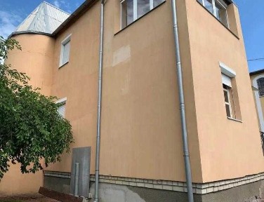 Продам 3-х поверховий добротний дім з капітальним ремонтом.