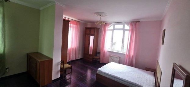 Київ, Дніпровський, вулиця Гната Хоткевича 8