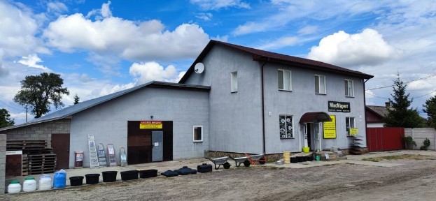 Продається будинок з вбудованим магазином - готовий варіант для життя та бізнесу!