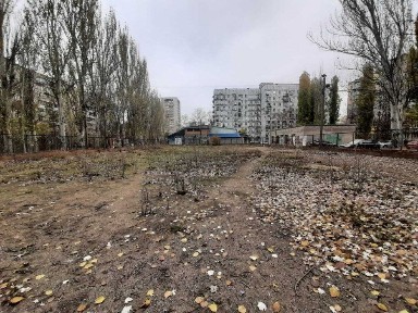 Будівля зі спортивним майданчиком | Продажа