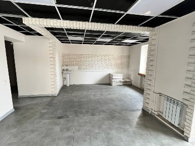 Продаю приміщення по вул Архипа Люльки, напроти торгівельного містечка, біля міської лікарні 3.