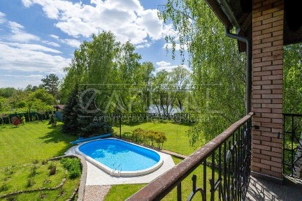 Приватна резиденція біля річки Козинка з власним виходом до води Басейн 40 соток КОЗИН