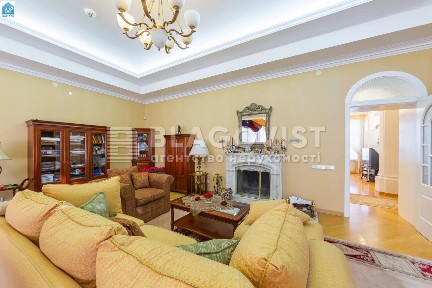 Продаж 6 кімнатна квартира