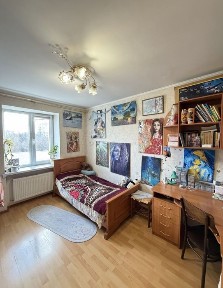 Продаж просторої 3-х кімнатної квартири за адресою вул. Покровська, 151.Автономне опалення. Загальна площа - 80 м². Квартира розташована на 4 поверс