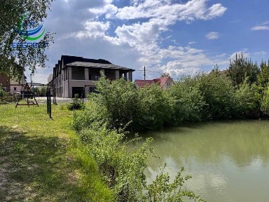 Продаж таунхауса з двома гаражами в межах Луцька!