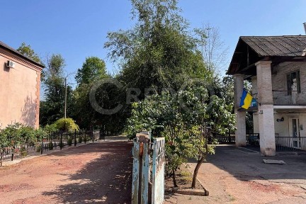 Продаж окремо розташованої 2-х поверхової будівлі, р-н 44 квартал.