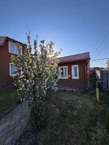 Продається великий будинок в Остриці