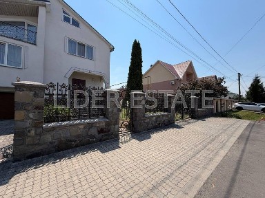 Продаж будинку 7 кімн. 270м², Барвінок