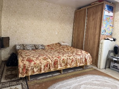 Продам маленький будинрк з великою територією