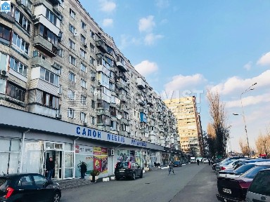 Продаеться ВІДОВА 3-х кімнатна квартра на Русанівці