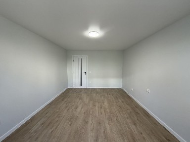 Продам 2к квартиру з новим ремонтом на 2поверсі 50м2