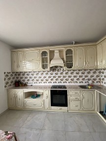 Оренда будинку з сонячними батареями, паркомісце, зарядка електроавто, доглянута територія, 10хв від центру