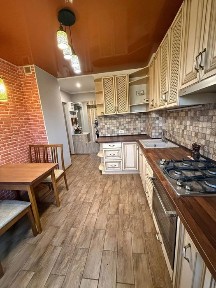 Продам Хорошую Квартиру с Атономным газовым отоплением Центр Левого берега